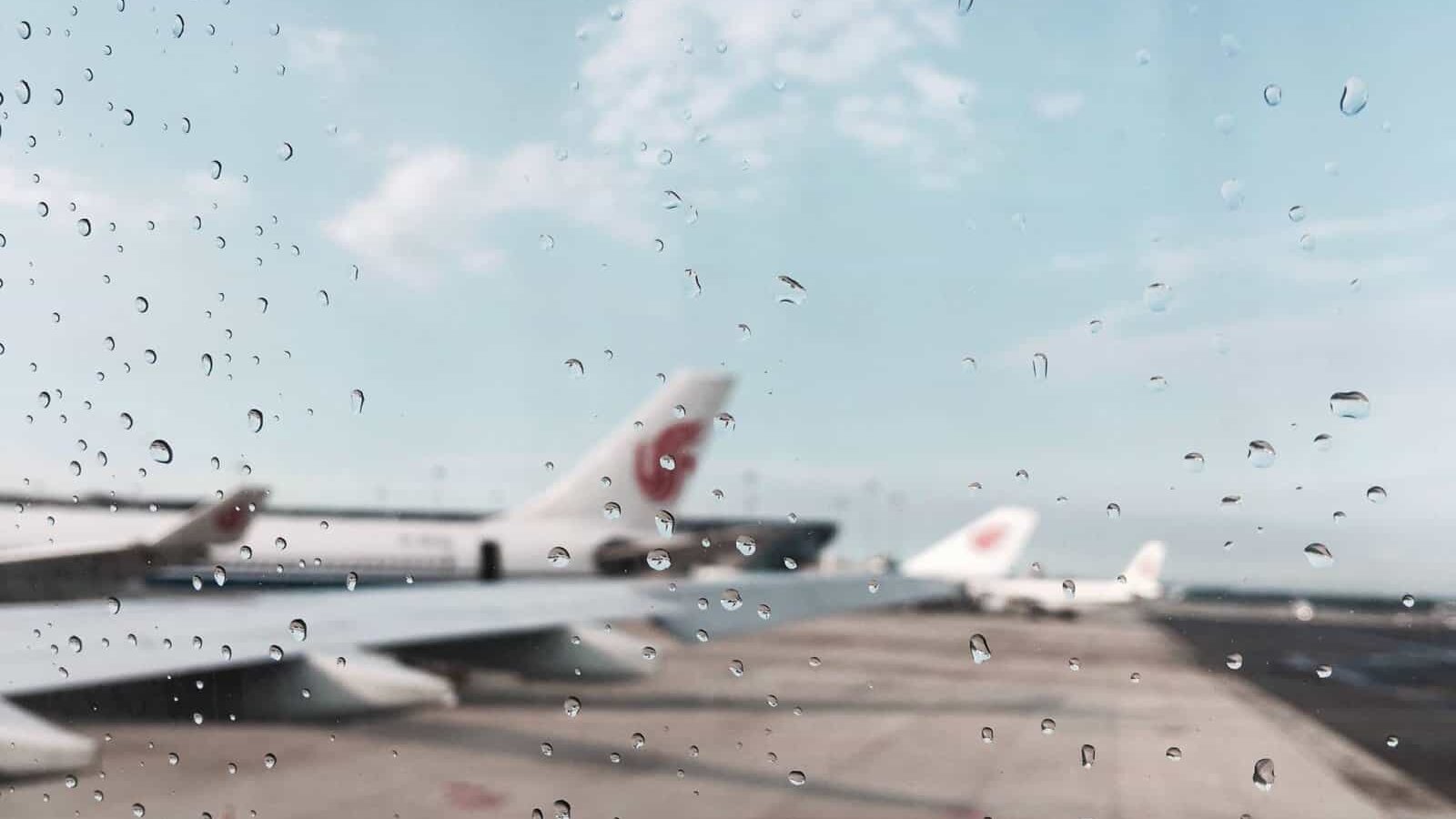 Airplanes through wet window