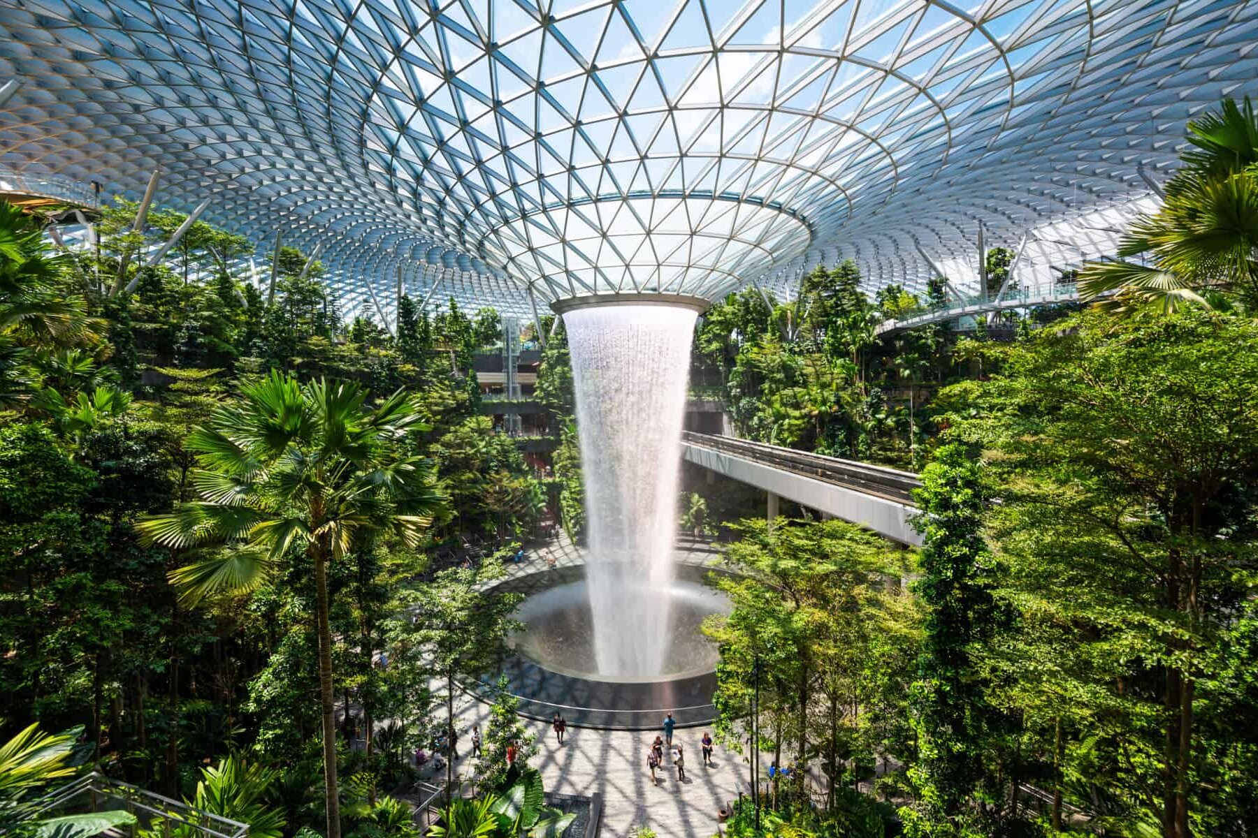 Attraction de la cascade de l'aéroport Changi de Singapour