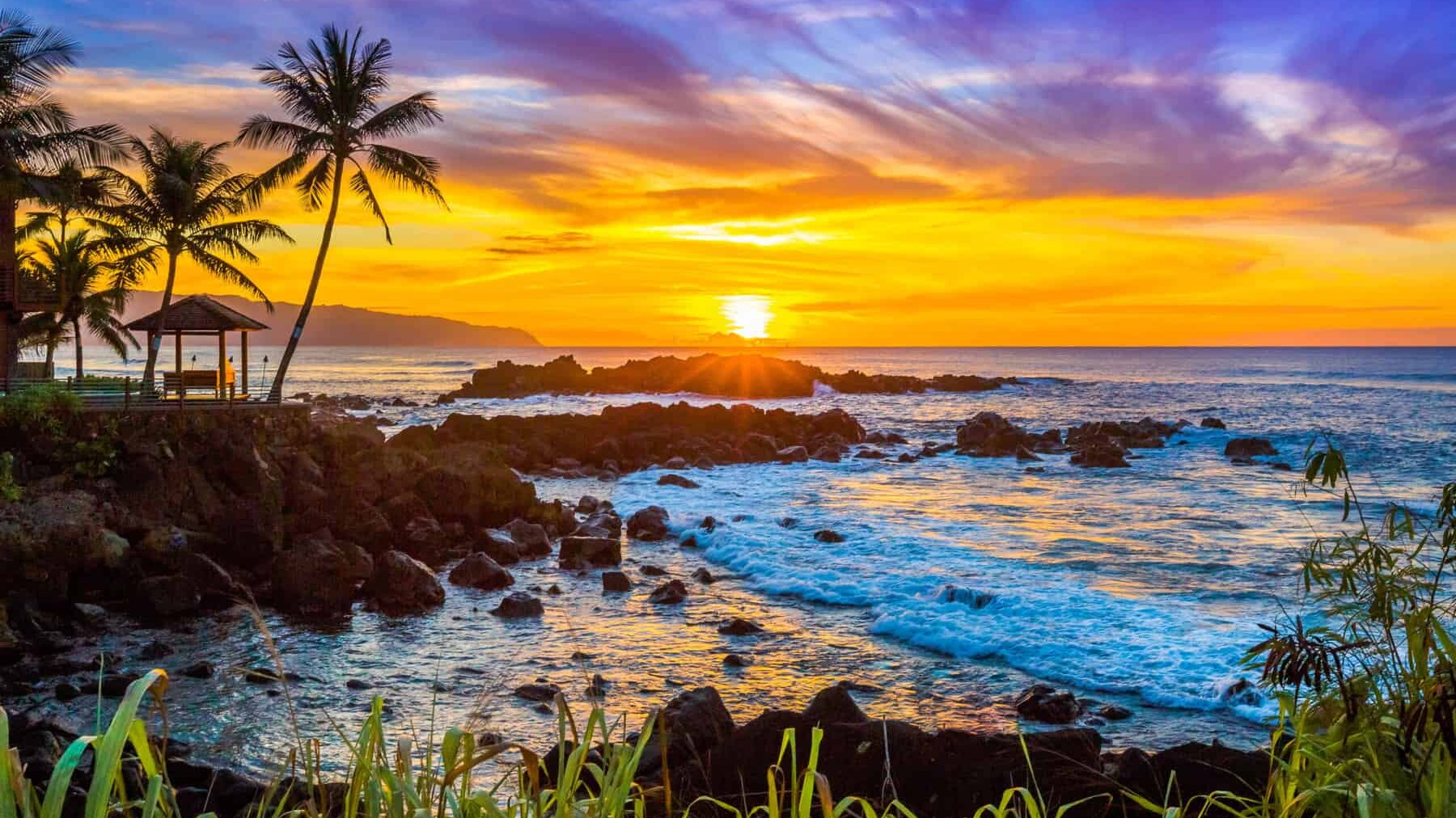 Coucher de soleil sur la côte nord d'Oahu
