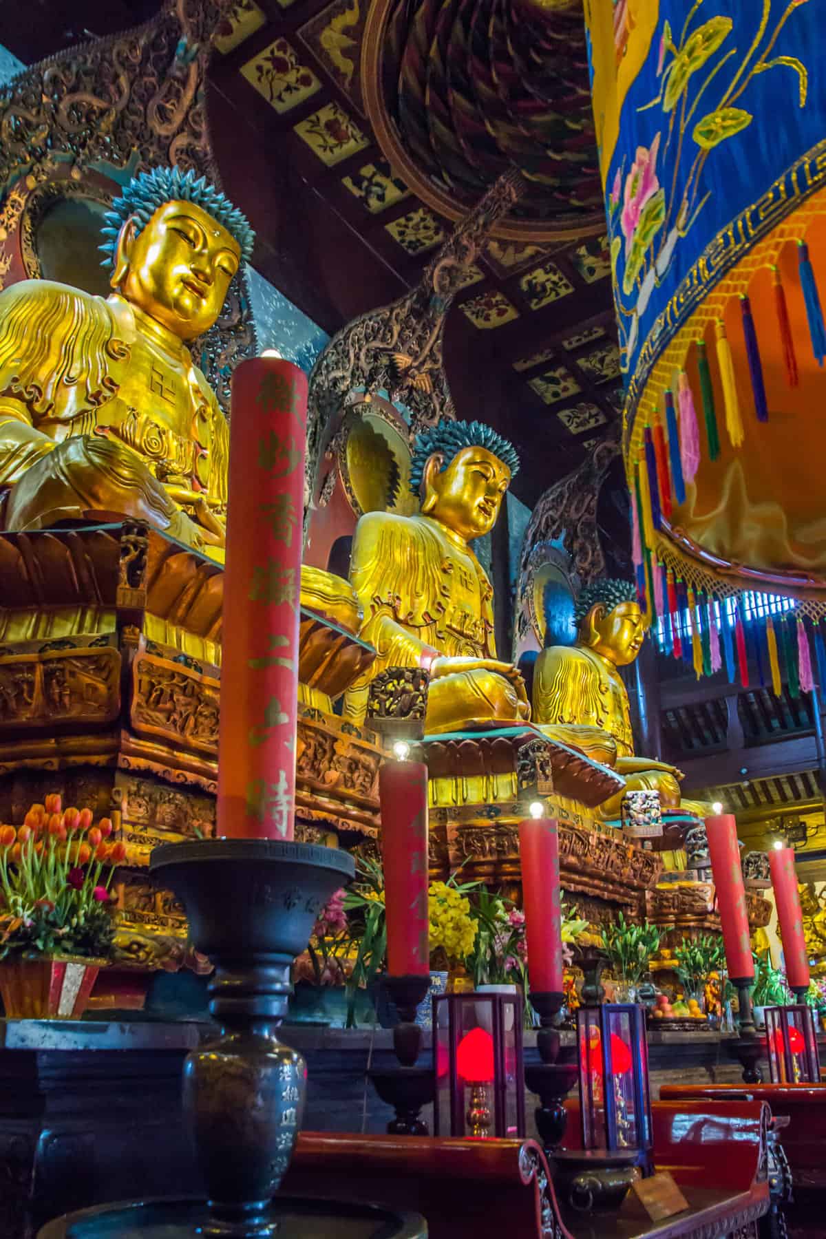 Bouddhas d'or au Temple de Jade (Shanghai, Chine)