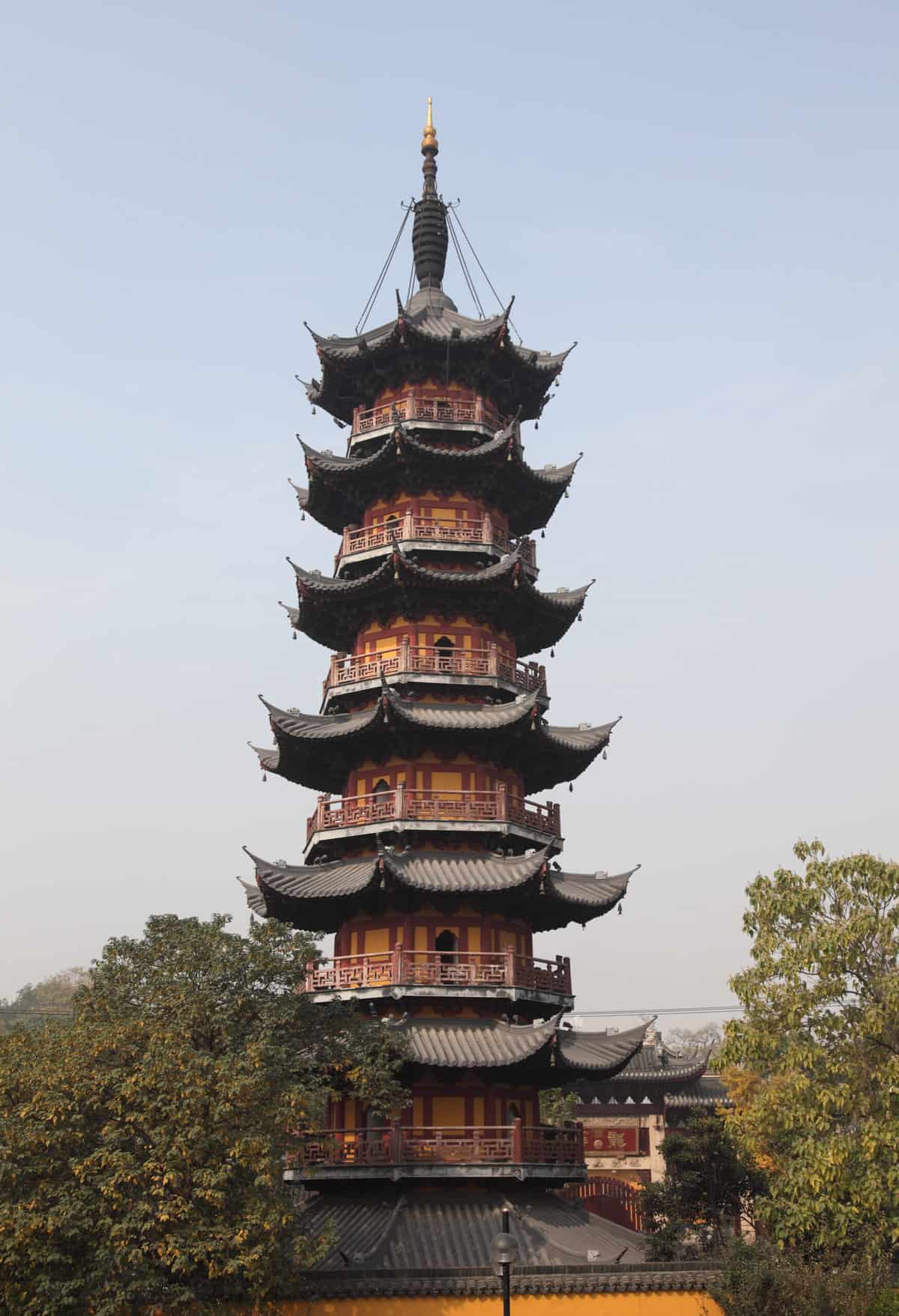 Pagoda en el templo Longhua en Shanghai, China